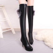 Női felső csizma fekete színben, magassarkúval