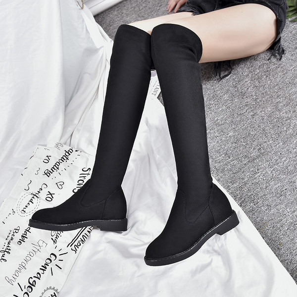 Női modern eco velúr csizma fekete színben