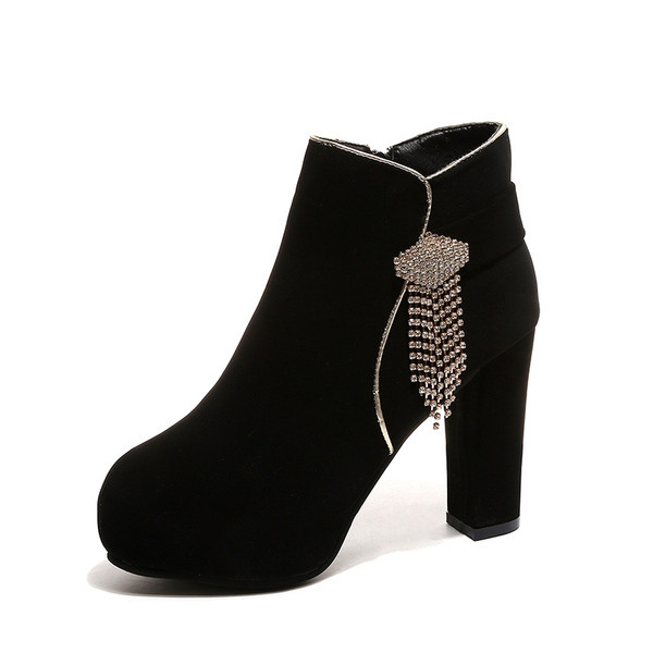 Öko velúrból készült modern női csizma fekete színben