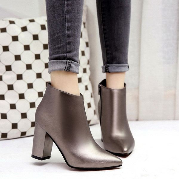 Női csizma hegyes modell három színben