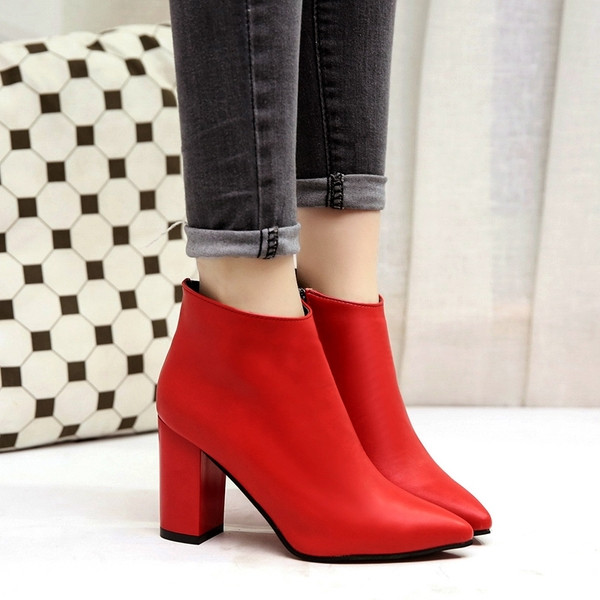 Női csizma hegyes modell három színben