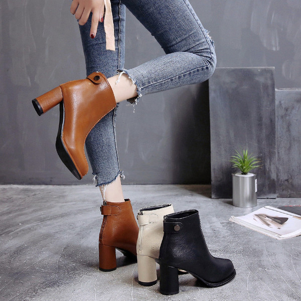 Modern női csizma magassarkúval, három színben