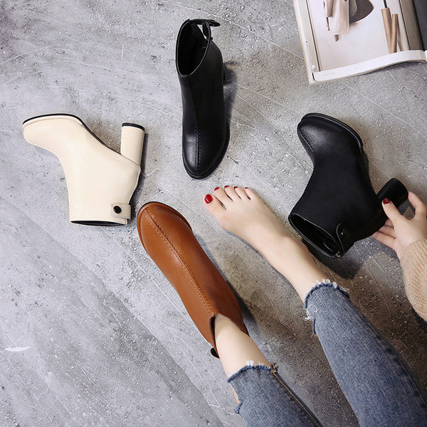 Modern női csizma magassarkúval, három színben