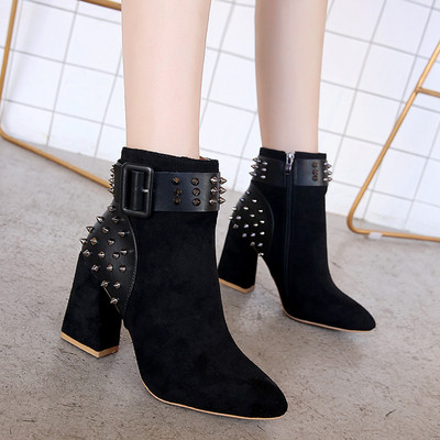 Modern női csizma fűzőlyukkal, három színben