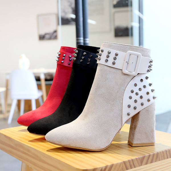 Modern női csizma fűzőlyukkal, három színben