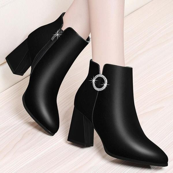 Eko bőrből készült stílusos női csizma sarokkal, két színben