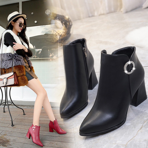 Eko bőrből készült stílusos női csizma sarokkal, két színben