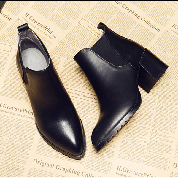 Eko bőrből készült stílusos női csizma fekete színben - hegyes modell