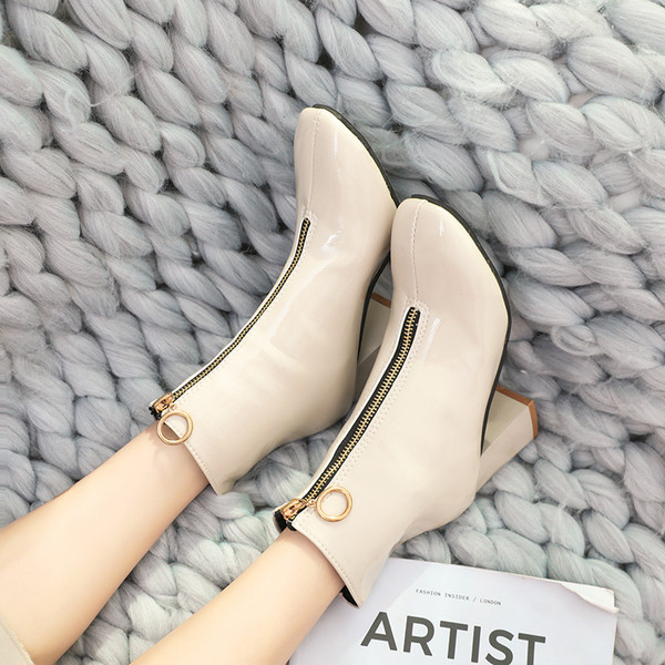 Modern női csizma két színben - lakkbőr