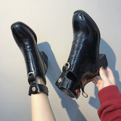 Γυναικείες μπότες της μόδας σε δύο μοντέλα - μαύρο χρώμα
