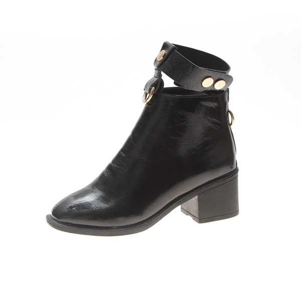 Modern női csizma két modellben - fekete színű