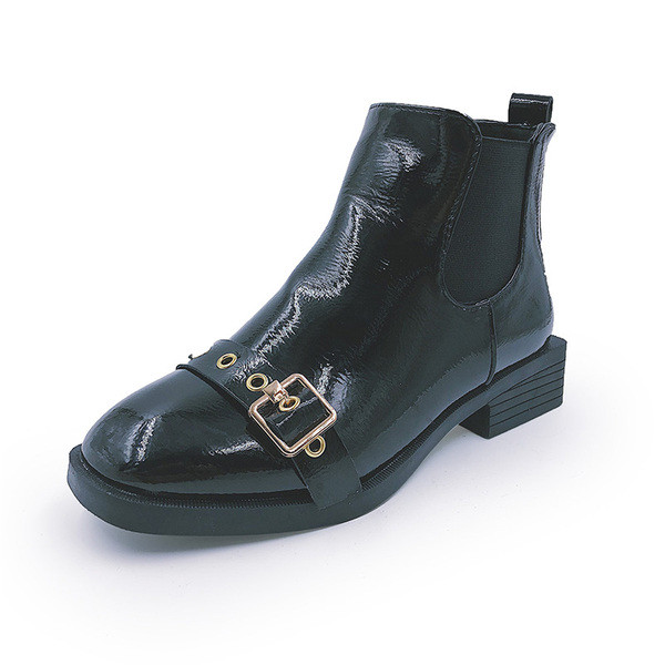 Aktuális női lakkcsizma fekete színben