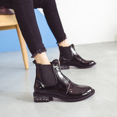 Női extravagáns csizma két modellben - egy színben