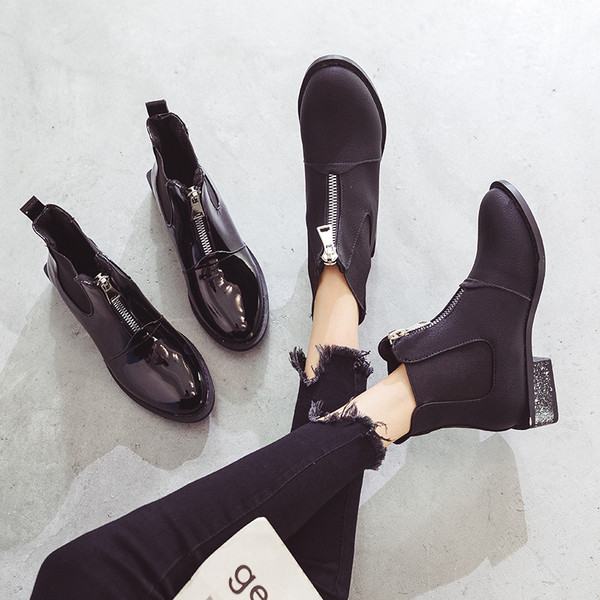 Női extravagáns csizma két modellben - egy színben