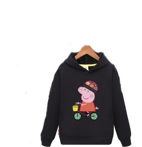 Модерен детски суичър с цветна апликация в няколко цвята 