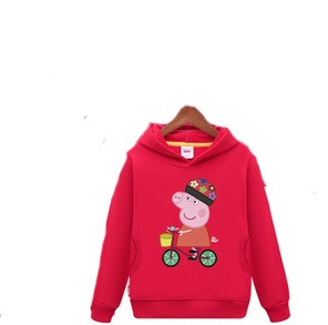 Модерен детски суичър с цветна апликация в няколко цвята 