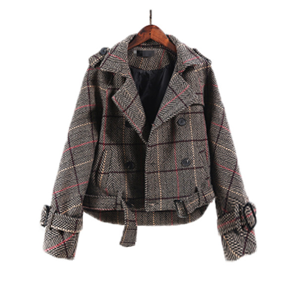 Актуално дамско късо карирано палто с колан