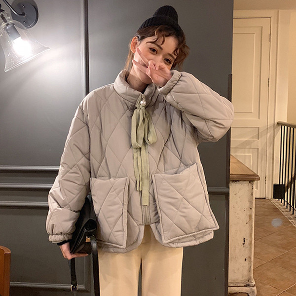 Μοντέρνο γυναικείο μπουφάν με κορδόνια και μεγάλες τσέπες σε δύο χρώματα