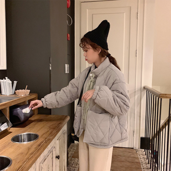 Μοντέρνο γυναικείο μπουφάν με κορδόνια και μεγάλες τσέπες σε δύο χρώματα