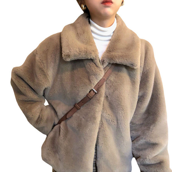 Стилно дамско пухено палто къс модел в кафяв цвят