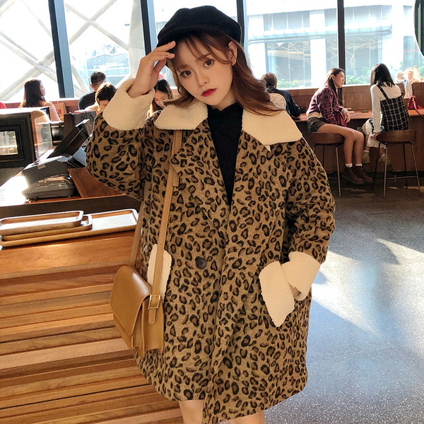 Jelenlegi női kabát leopárd mintával és pehellyel