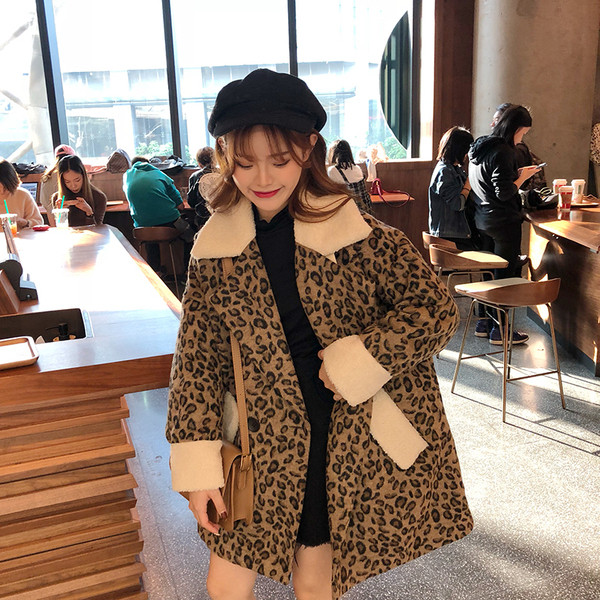 Jelenlegi női kabát leopárd mintával és pehellyel