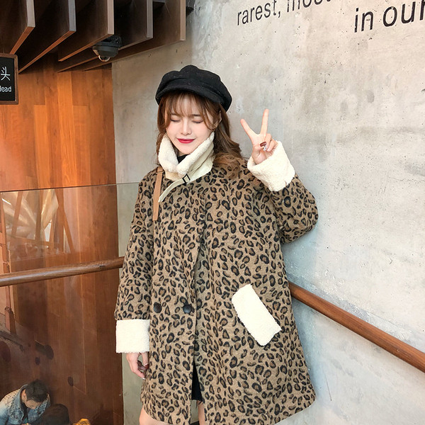 Jelenlegi női kabát leopárd mintával és pehellyel