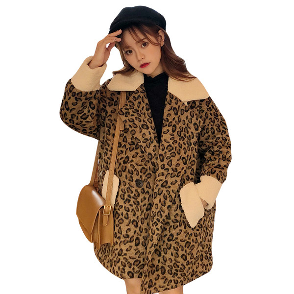 Jelenlegi női kabát leopárd mintával és pehellyel