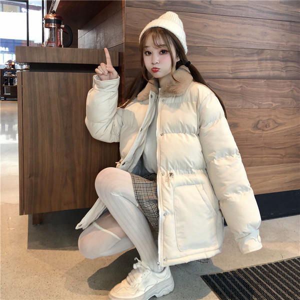 Női téli kabát pehelygallérral és zsebekkel, három színben