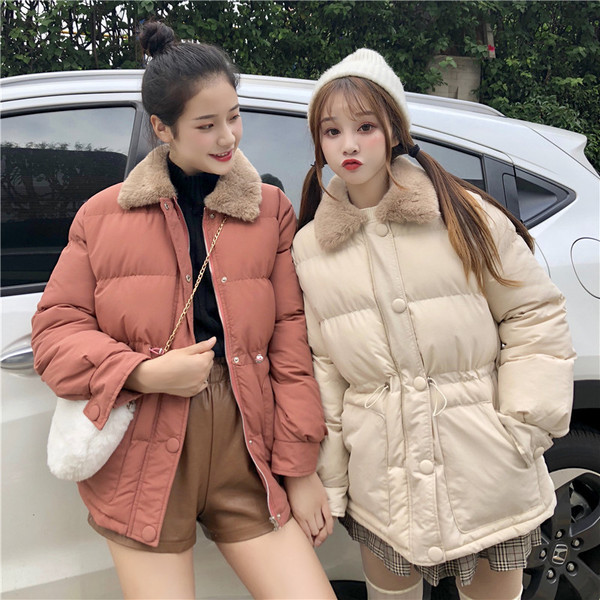 Női téli kabát pehelygallérral és zsebekkel, három színben