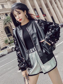 Aktuális női kabát eko bőrből flitterekkel az ujjain fekete színben