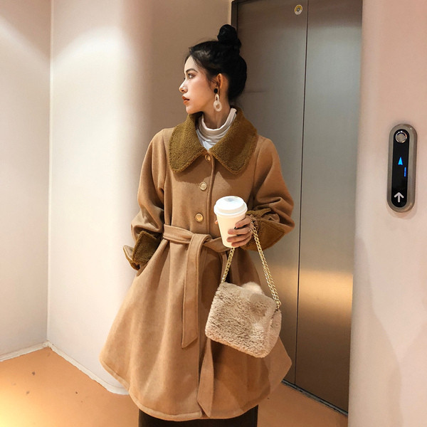 Stílusos női kabát modell övvel fehér és barna színben