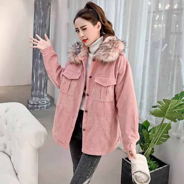 Зимно дамско яке в розов цвят с цветен пух