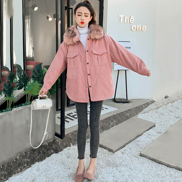 Зимно дамско яке в розов цвят с цветен пух