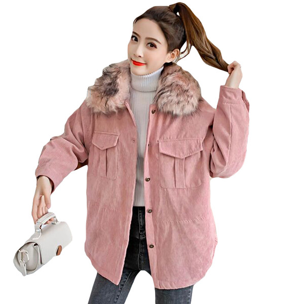 Зимно дамско яке в розов цвят с цветен пух