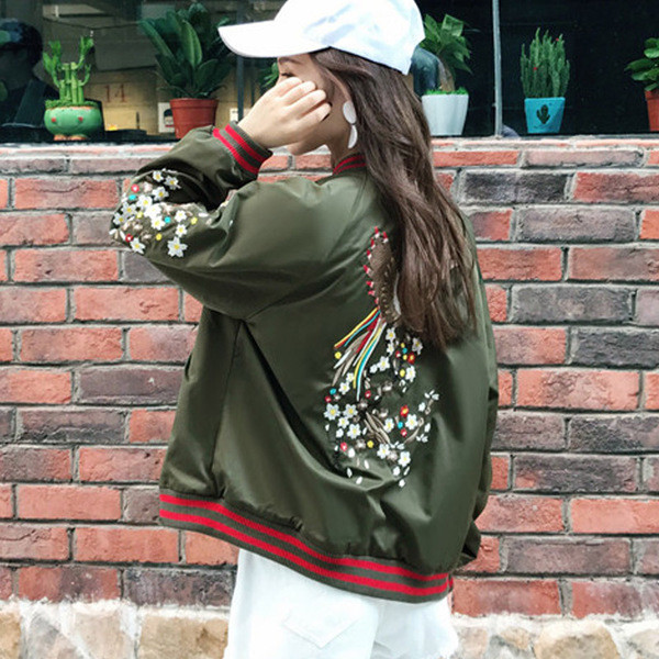 Γυναικείο μπουφάν κοντό μοντέλο σε χρωματιστό κέντιμα