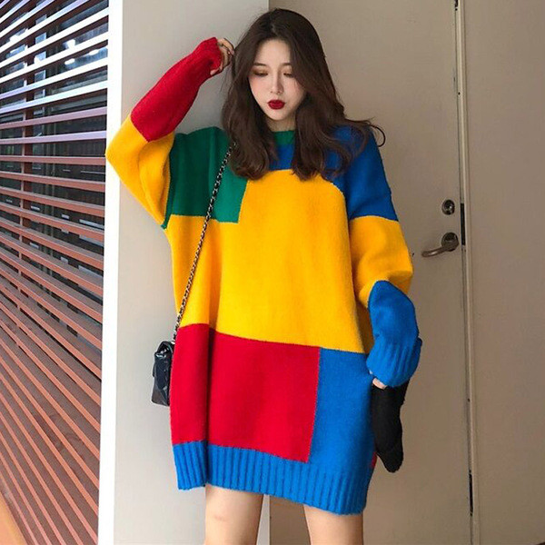 Színes női pulóver O-alakú gallérral - hosszú modell