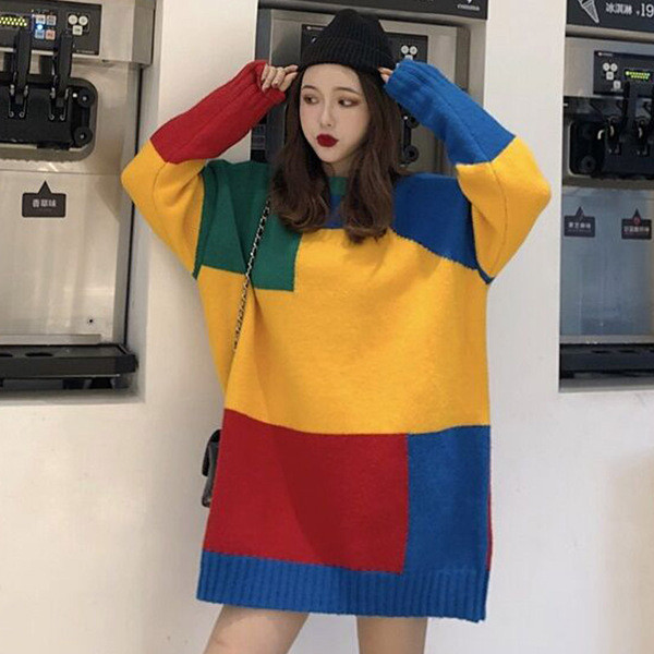 Színes női pulóver O-alakú gallérral - hosszú modell