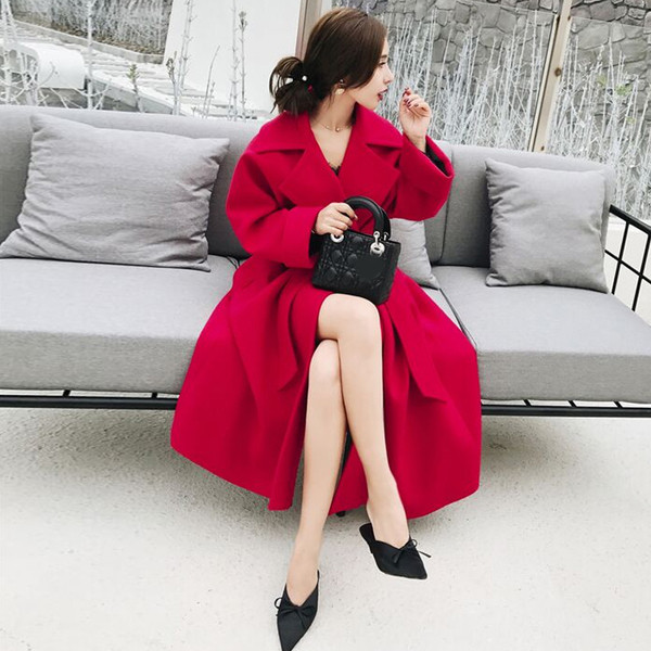 Stílusos női kabát V-alakú gallérral és övvel több színben