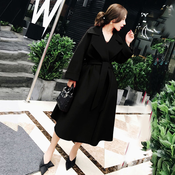 Stílusos női kabát V-alakú gallérral és övvel több színben