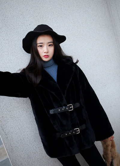 Modern női pehelykabát V-alakú gallérral több színben