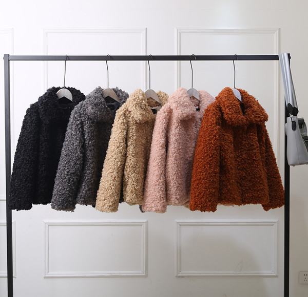 Модерна дамско пухено палто къс модел в няколко цвята 