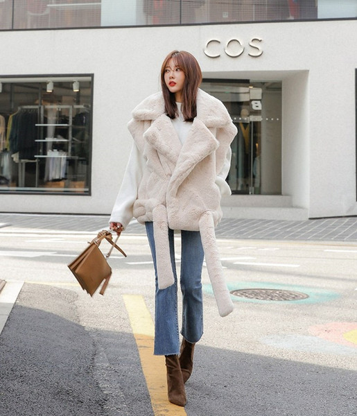 Téli női pehelymellény V-alakú gallérral, három színben