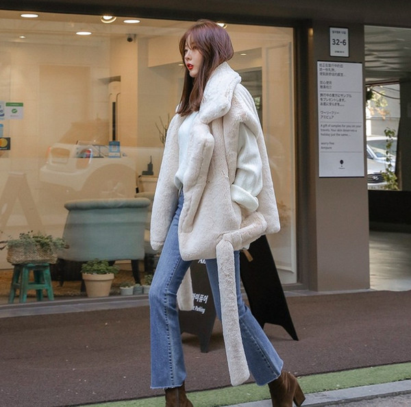 Téli női pehelymellény V-alakú gallérral, három színben