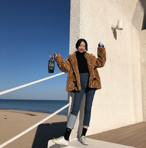 Стилно дамско палто с леопардов десен 