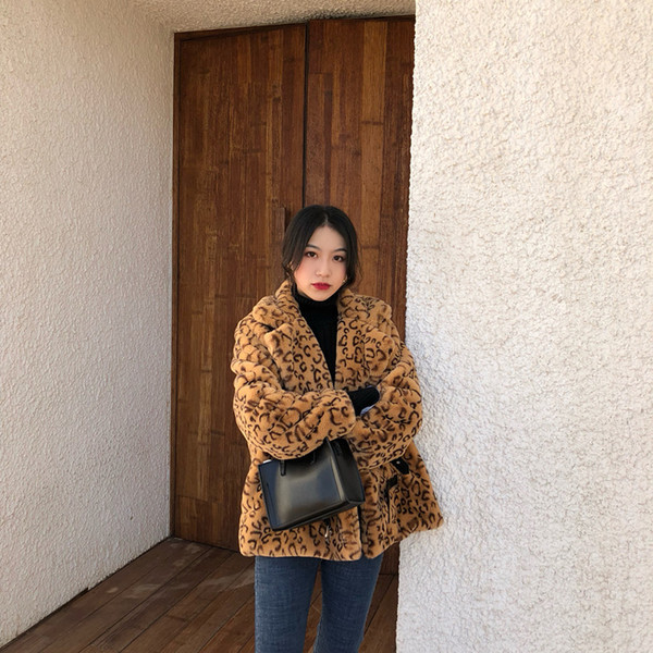 Стилно дамско палто с леопардов десен 