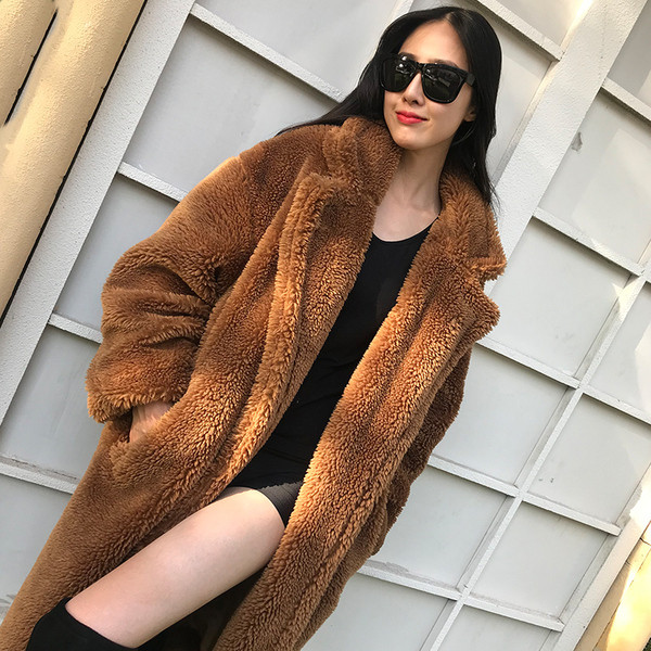 Зимно дамско пухено палто дълъг модел с V-образно деколте в два цвята 