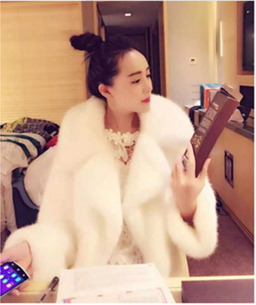 Stílusos női télikabát hosszú modell V-nyakkal, több színben