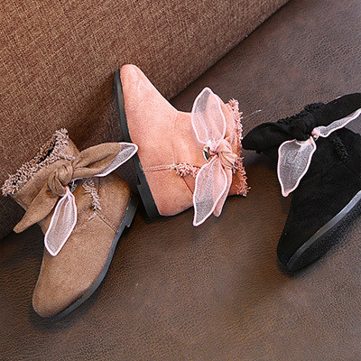 Modern gyerekcsizma három színben, szalaggal