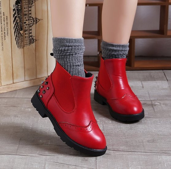 Modern gyerekcsizma lányoknak díszszemekkel